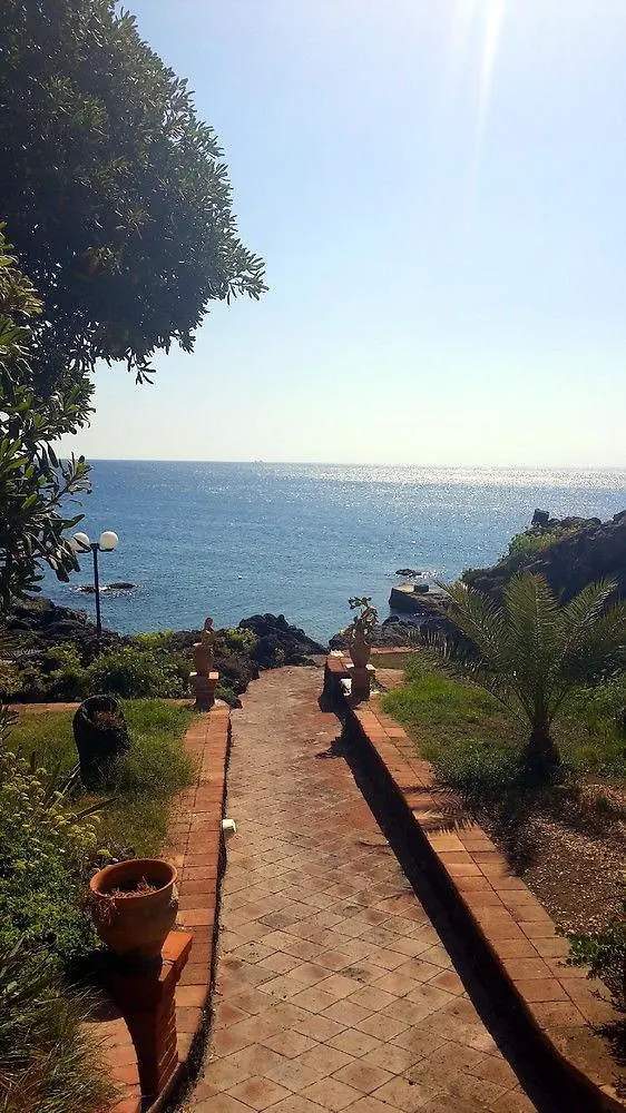Casa Sul Mare Bed and Breakfast Catania 3*,